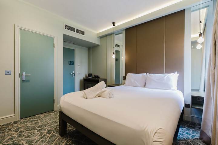 Room 34 of 263