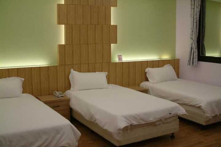 Room 13 of 28