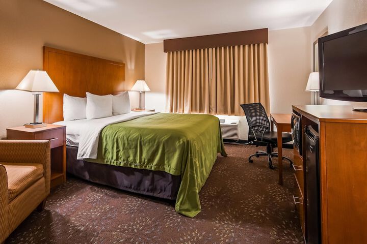 Room 4 of 17