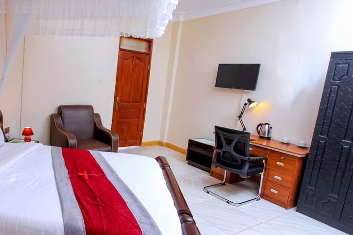 Room 4 of 18