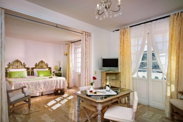 Room 9 of 42