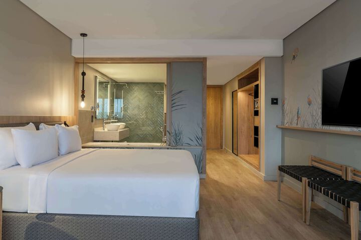 Room 13 of 173