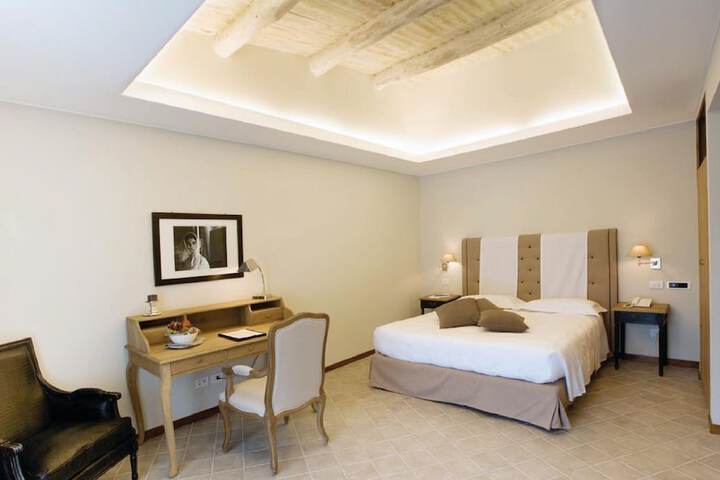 Room 3 of 113