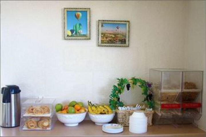 Breakfast/Coffee Service 3 of 18