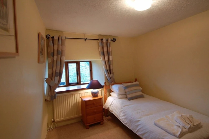 Room 5 of 17