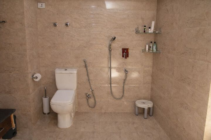 Room 18 of 30