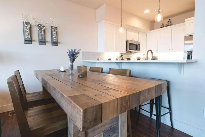 Exterior of Columbia Gorge Industrial Loft