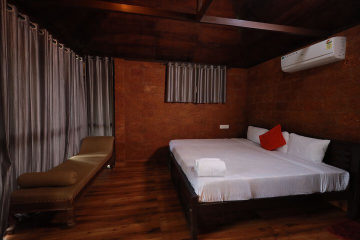 Room 5 of 81