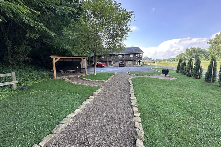 Hotel Exterior 30 of 40