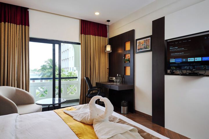 Room 9 of 32