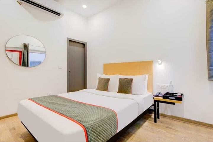 Room 9 of 23