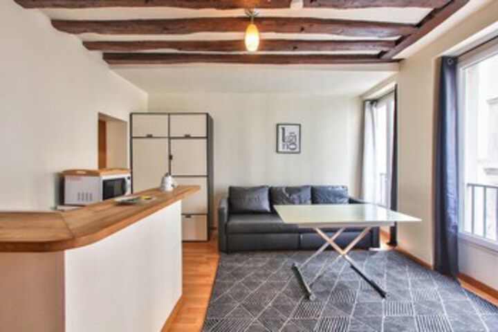 Room 6 of 16
