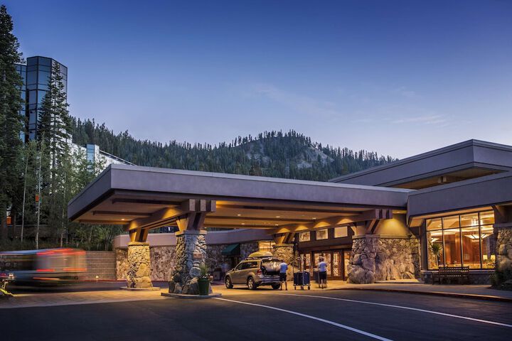 Everline Resort & Spa a Destination by Hyatt Hotel Olympic Valley