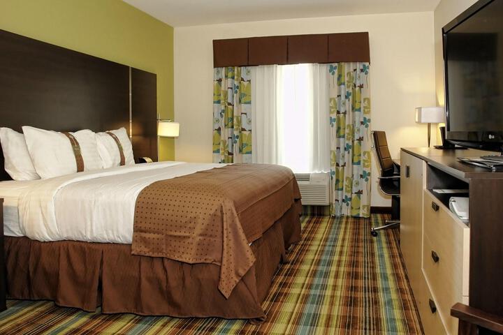 1 King Bed (1 of 13)