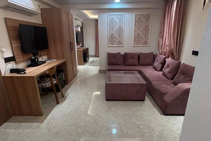 Room 12 of 15