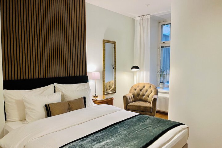 Room 4 of 18