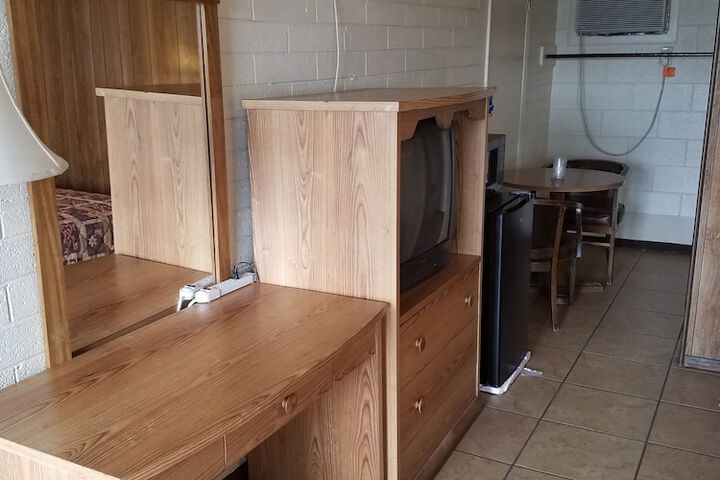 Room 4 of 14