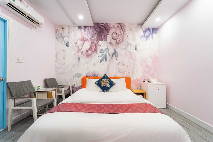 Room 14 of 33