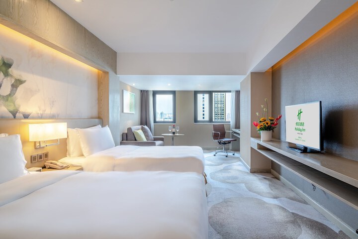 Room 9 of 67