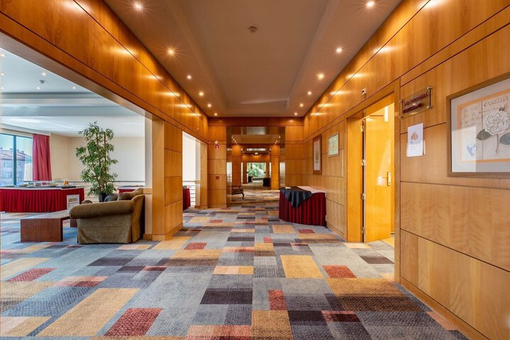 Ballroom/Hall 75 of 87