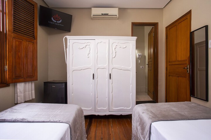 Room 32 of 126