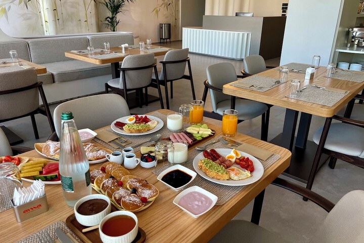 Breakfast/Coffee Service 56 of 66
