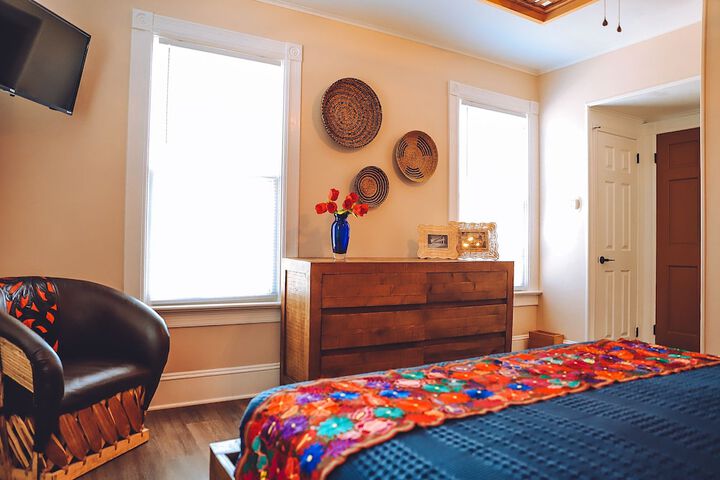 1 King Bed with Scenic View (4 of 11)