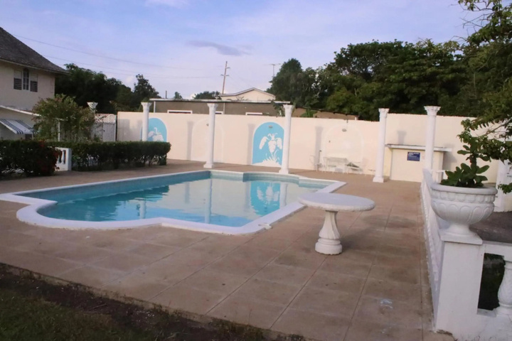 Pool 10 of 14