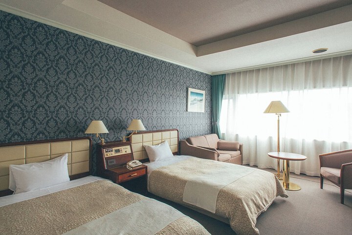 Room 12 of 74