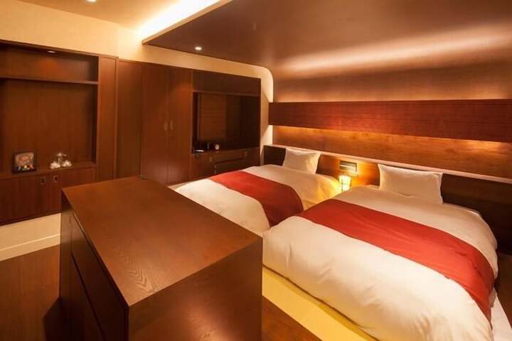 Room 6 of 75