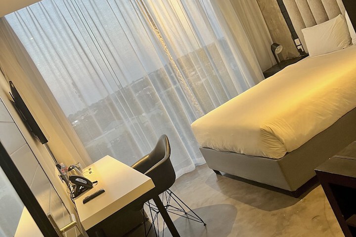 Room 8 of 24