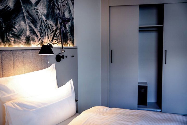 Room 7 of 44