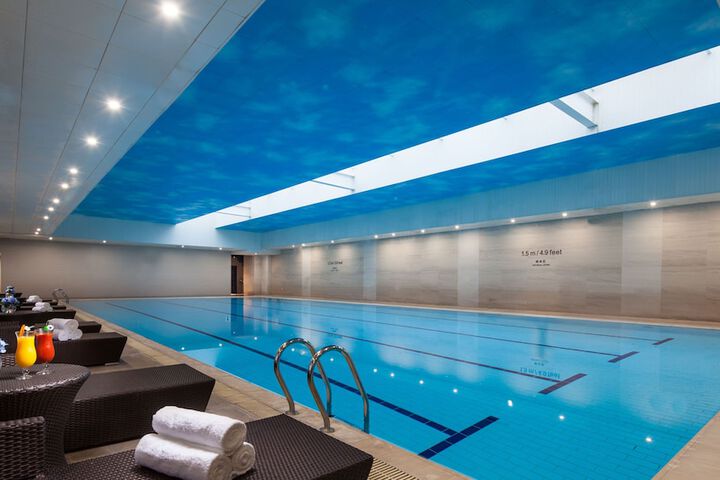 Hotel Pool