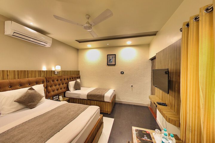 Room 30 of 77