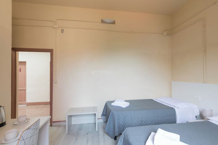 Room 7 of 132