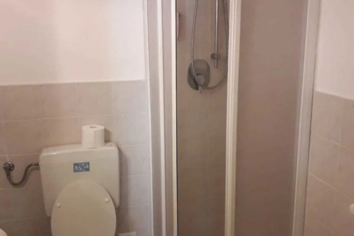 Room 8 of 16