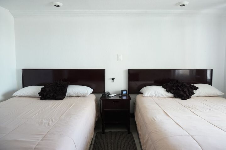 Room 5 of 12