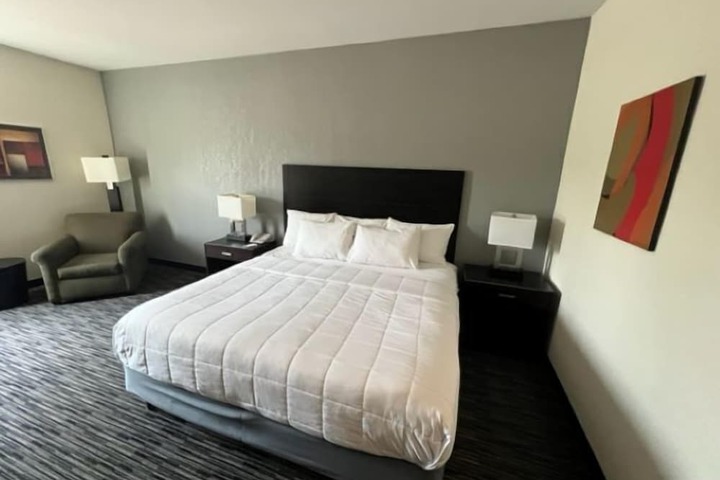 2 Queen Beds (5 of 6)