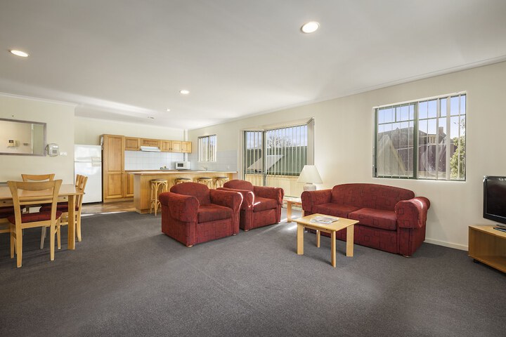 Room 4 of 28
