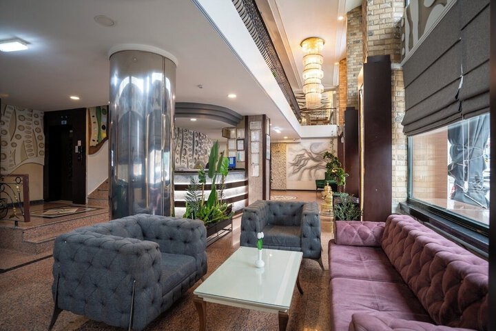 Entrance & Lobby