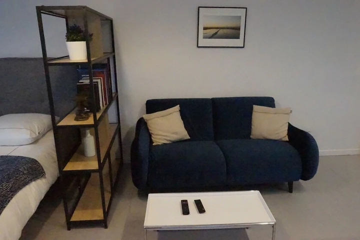 Room 5 of 12