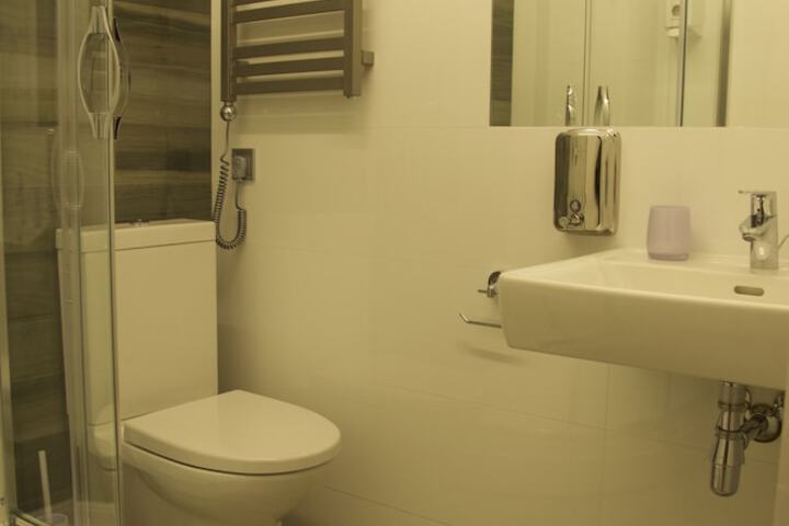 Room 32 of 42
