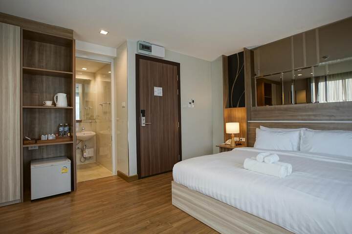 Room 8 of 87