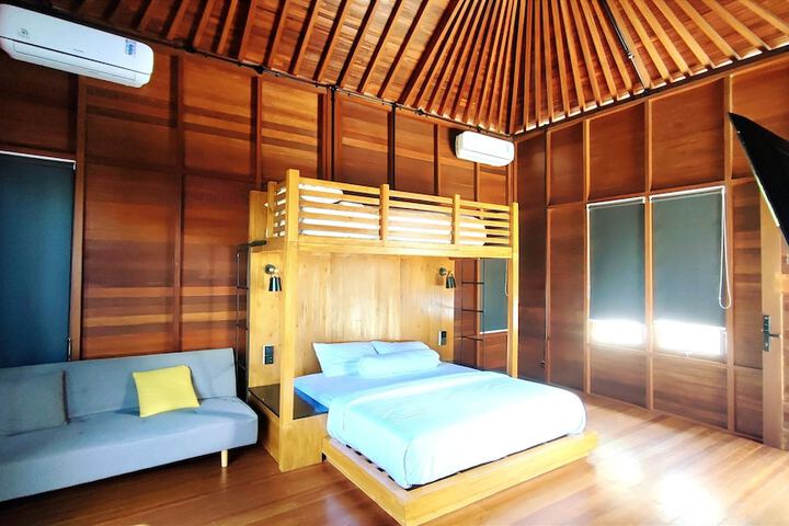 Room 6 of 31