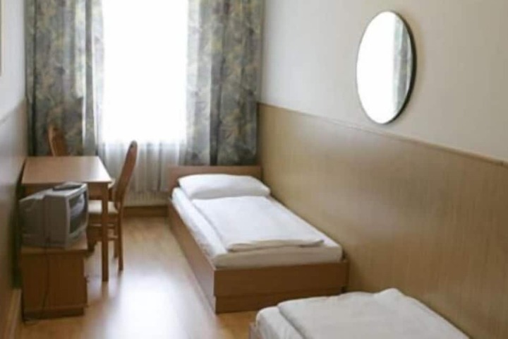 Room 18 of 31