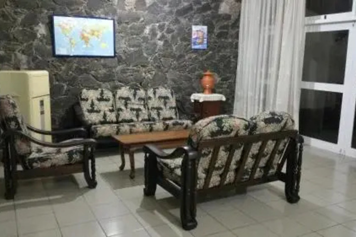 Room 12 of 18
