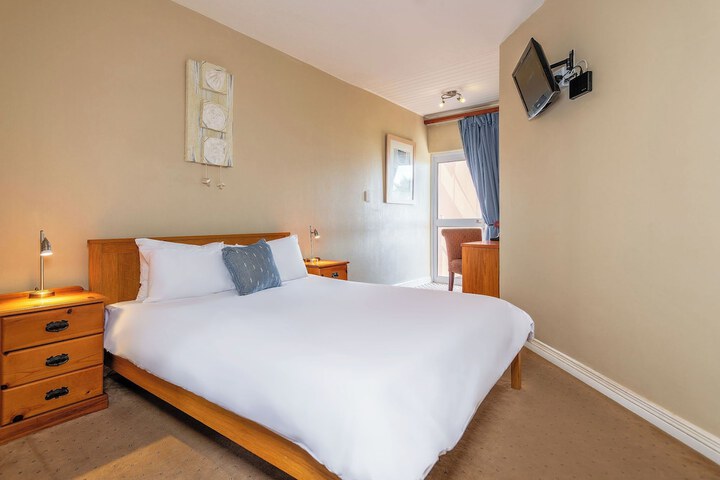 Room 5 of 33