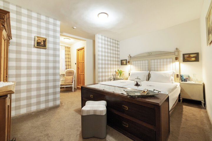 Room 5 of 87