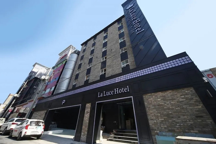 LA LUCE HOTEL