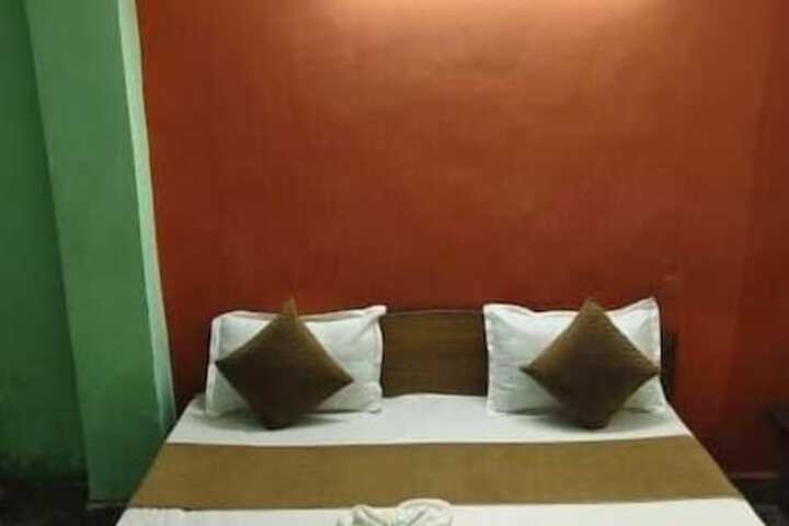 Room 7 of 18